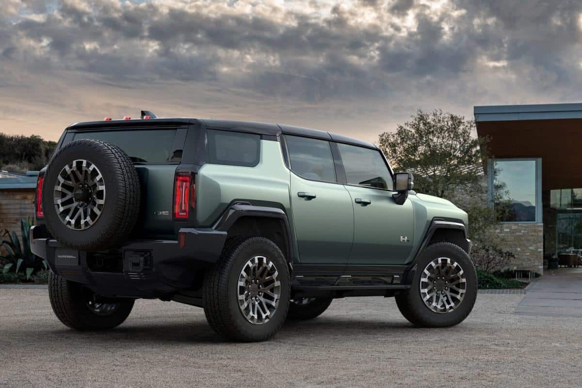 2025 GMC Hummer SUV: Staying True to Tradition